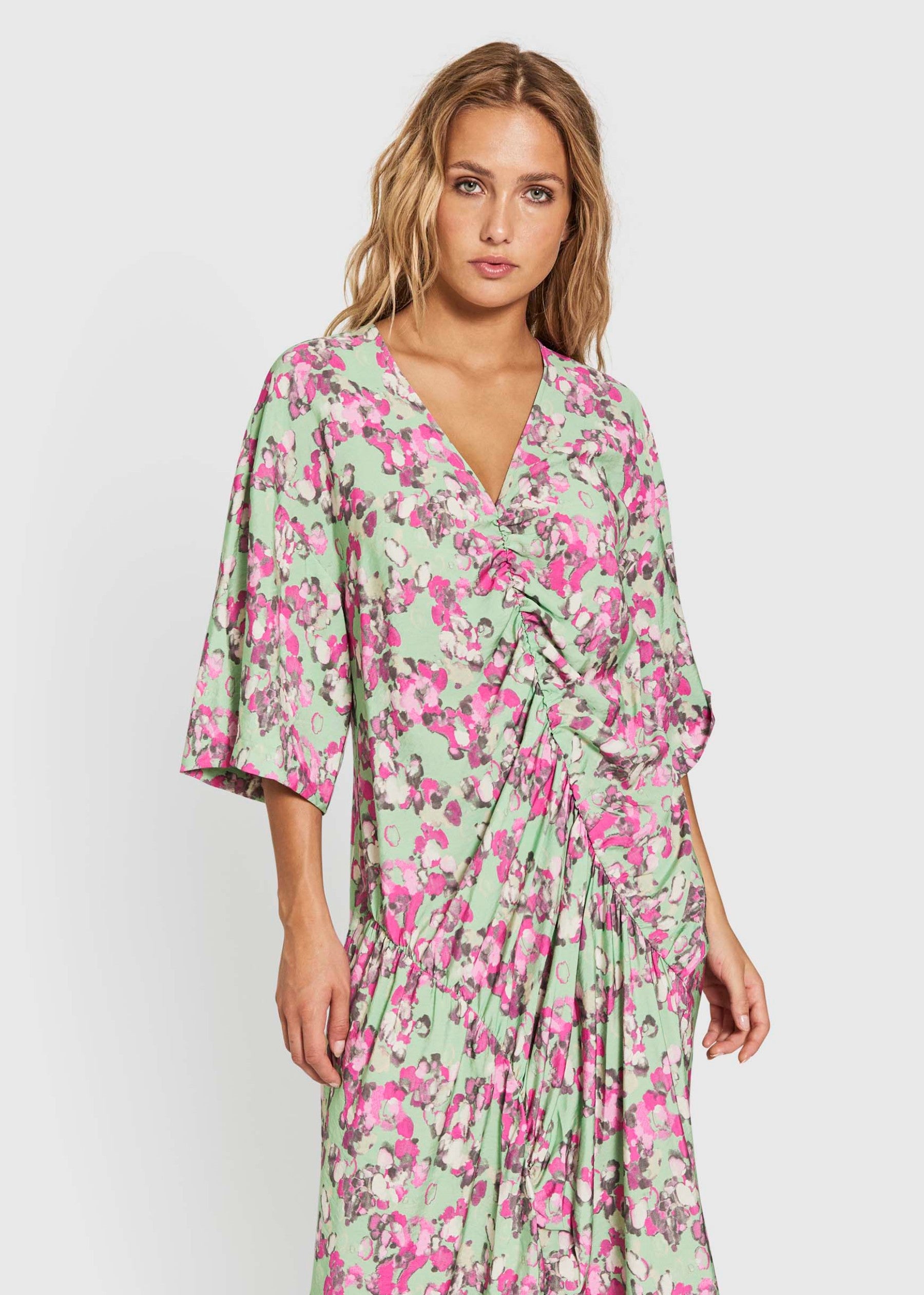 NORR Alyssa V-neck dress Kjoler Meadow print