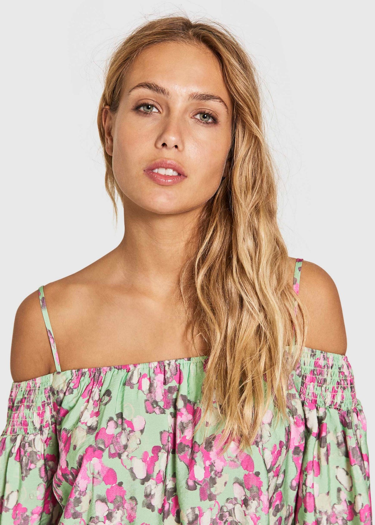 NORR Alyssa off shoulder top Toppe Meadow print