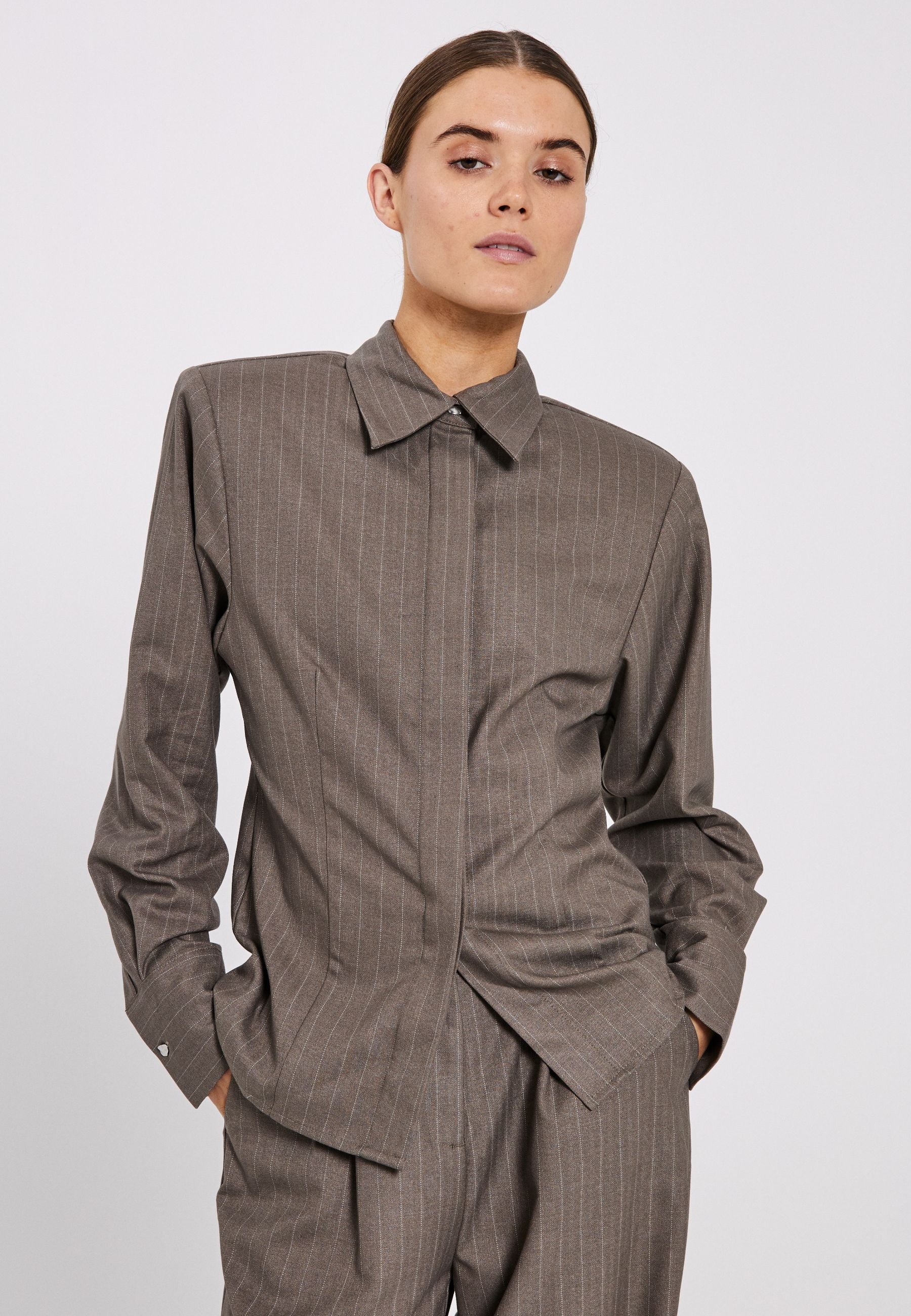 NORR Annemai suited shirt Skjorter Khaki pinstripe
