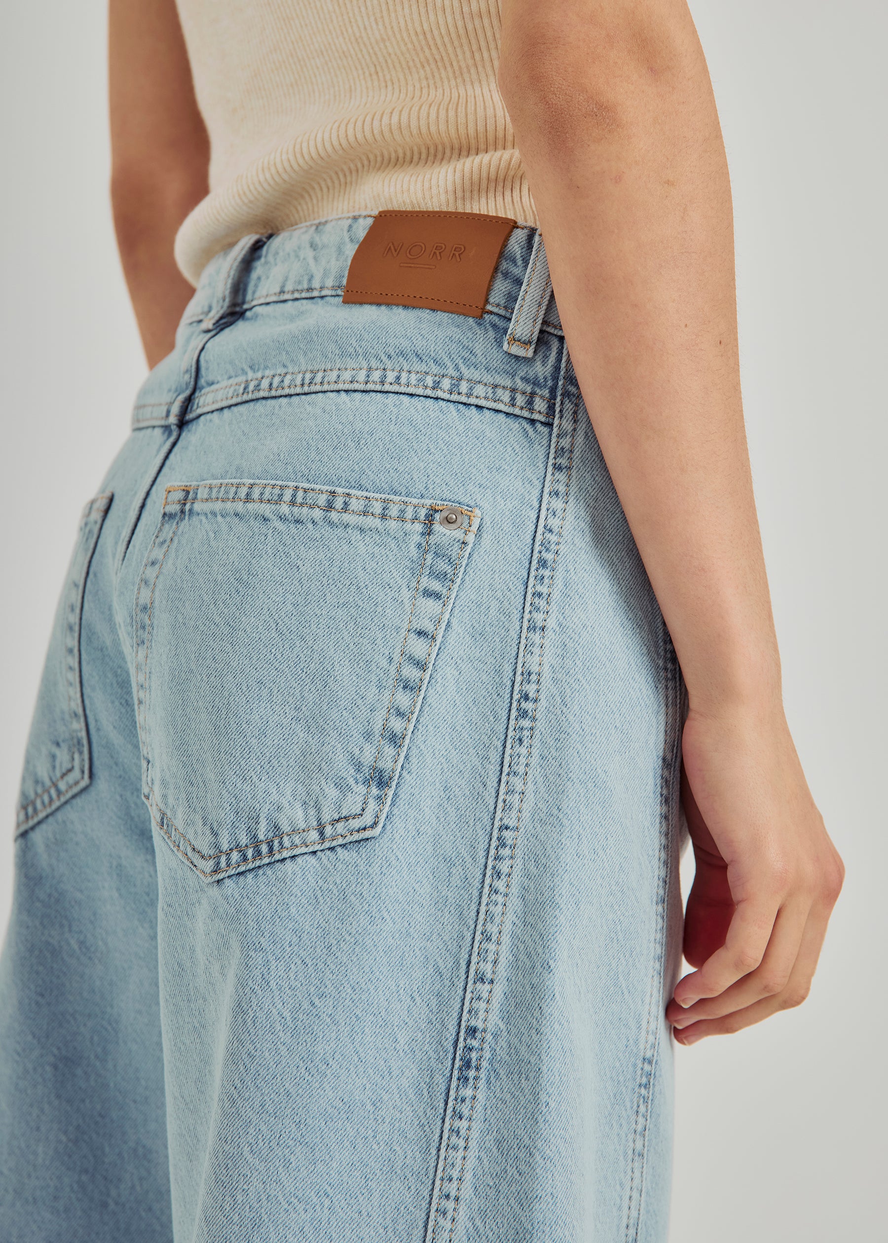NORR Kenzie barrel jeans Bukser Light blue wash