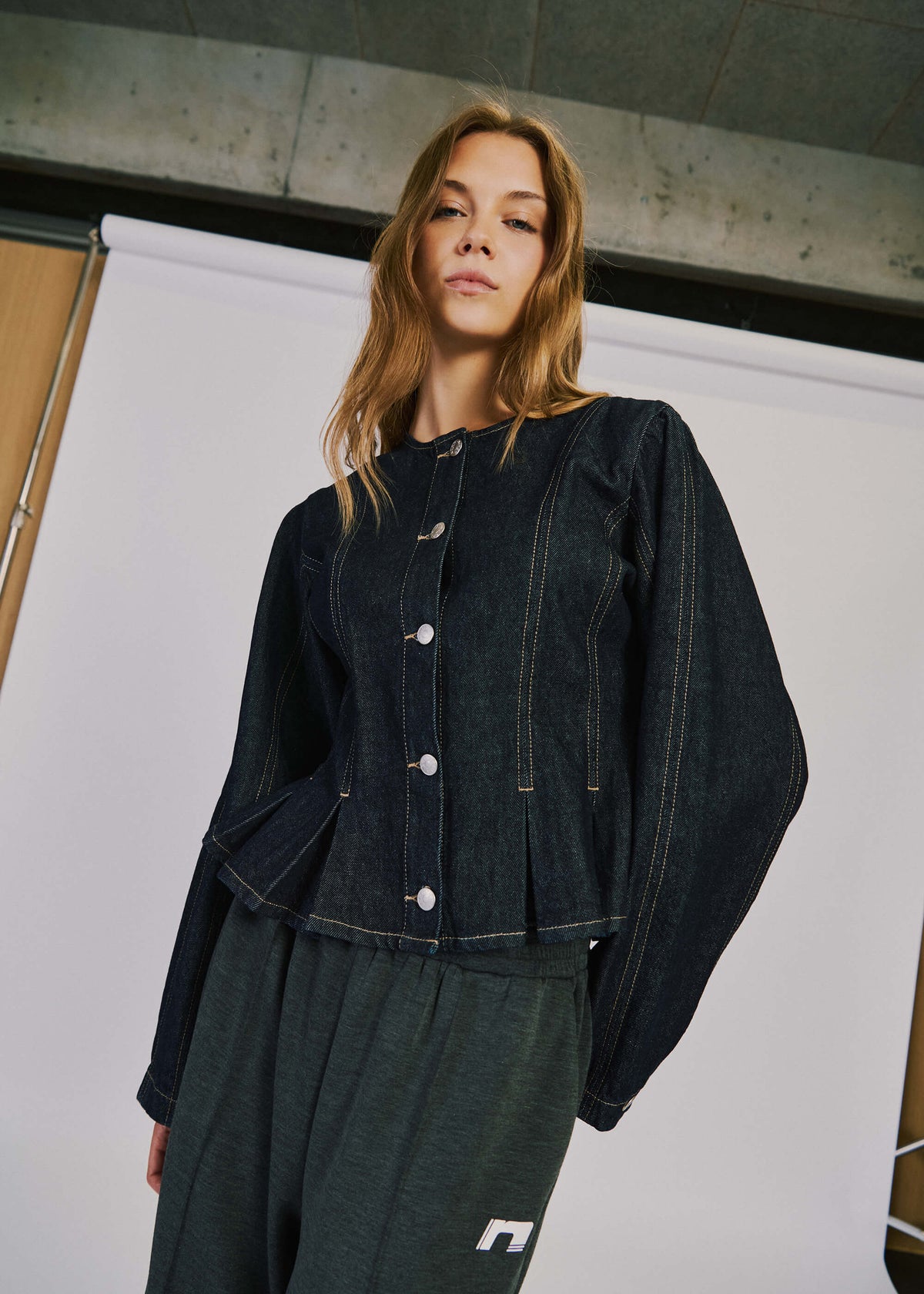NORR Kenzie peplum denim jacket Jakker Dark blue wash