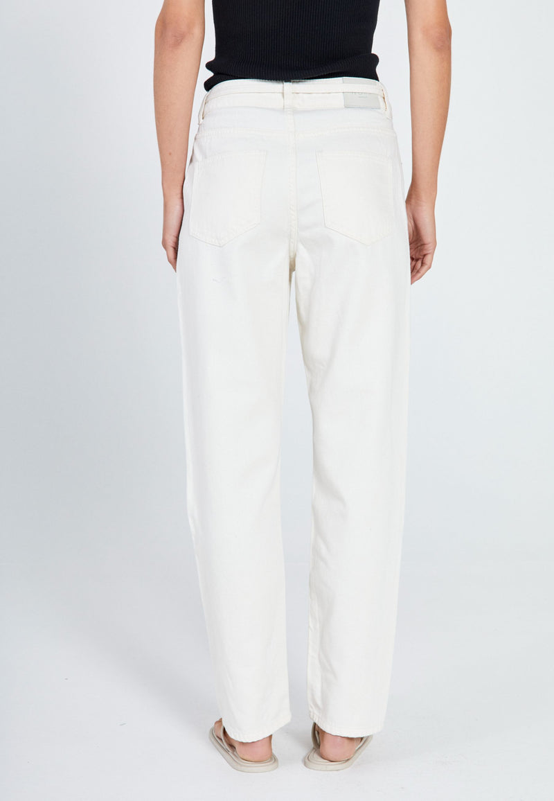 Kenzie relaxed belt jeans - white wash - kollektionsprøve