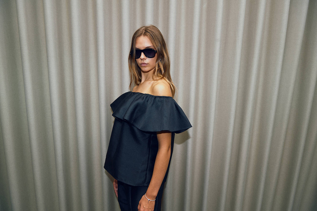 NORR Ana off shoulder top Toppe Black