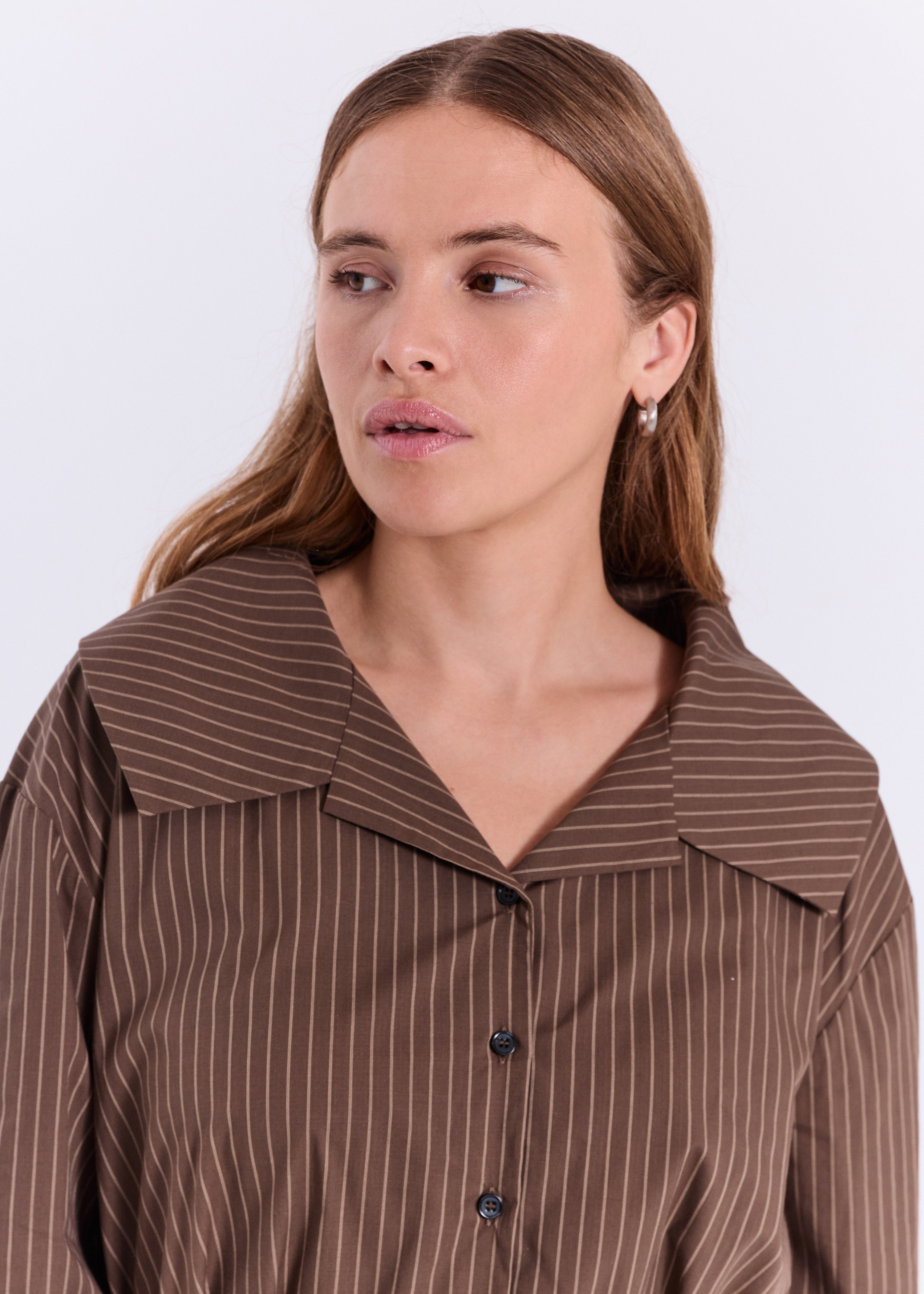 NORR Augusta wide collar shirt Skjorter Dark Brown with Stripes