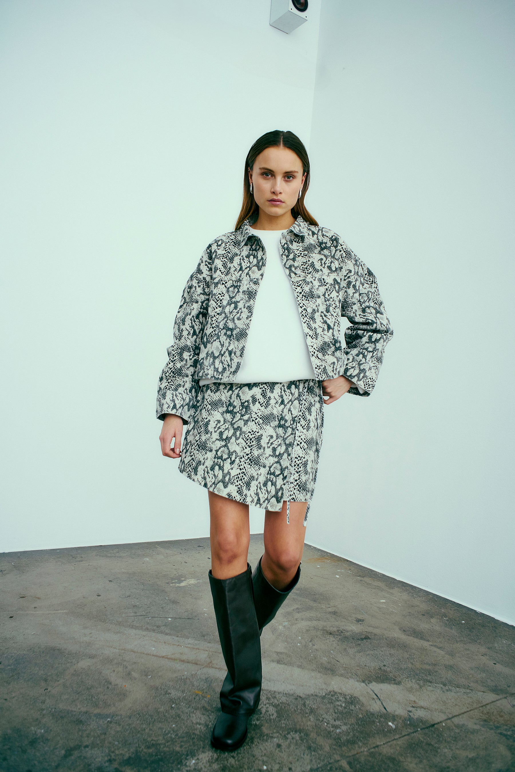 NORR Kenzie clean denim jacket Jackets Snake AOP