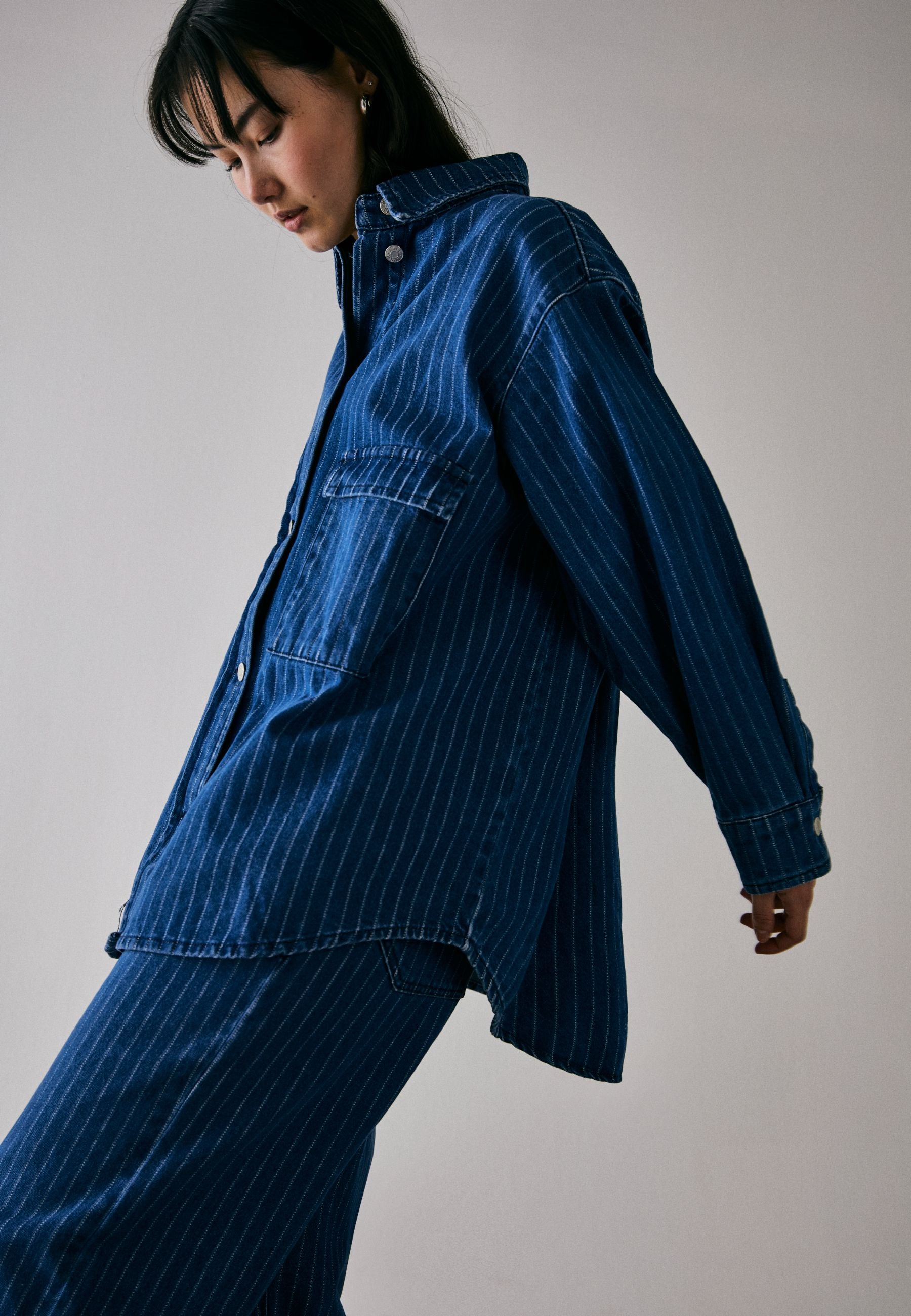 NORR Kenzie oversized denim shirt Shirts Clear blue w. stripes