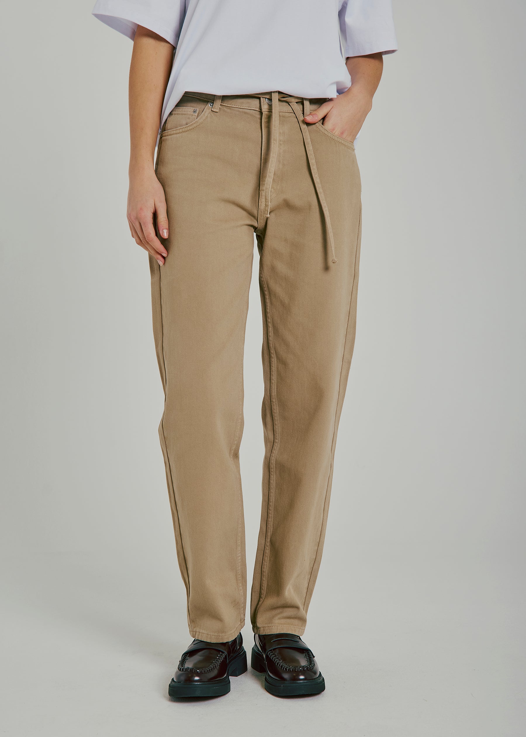 NORR Kenzie relaxed belt jeans Pants Dark Sand