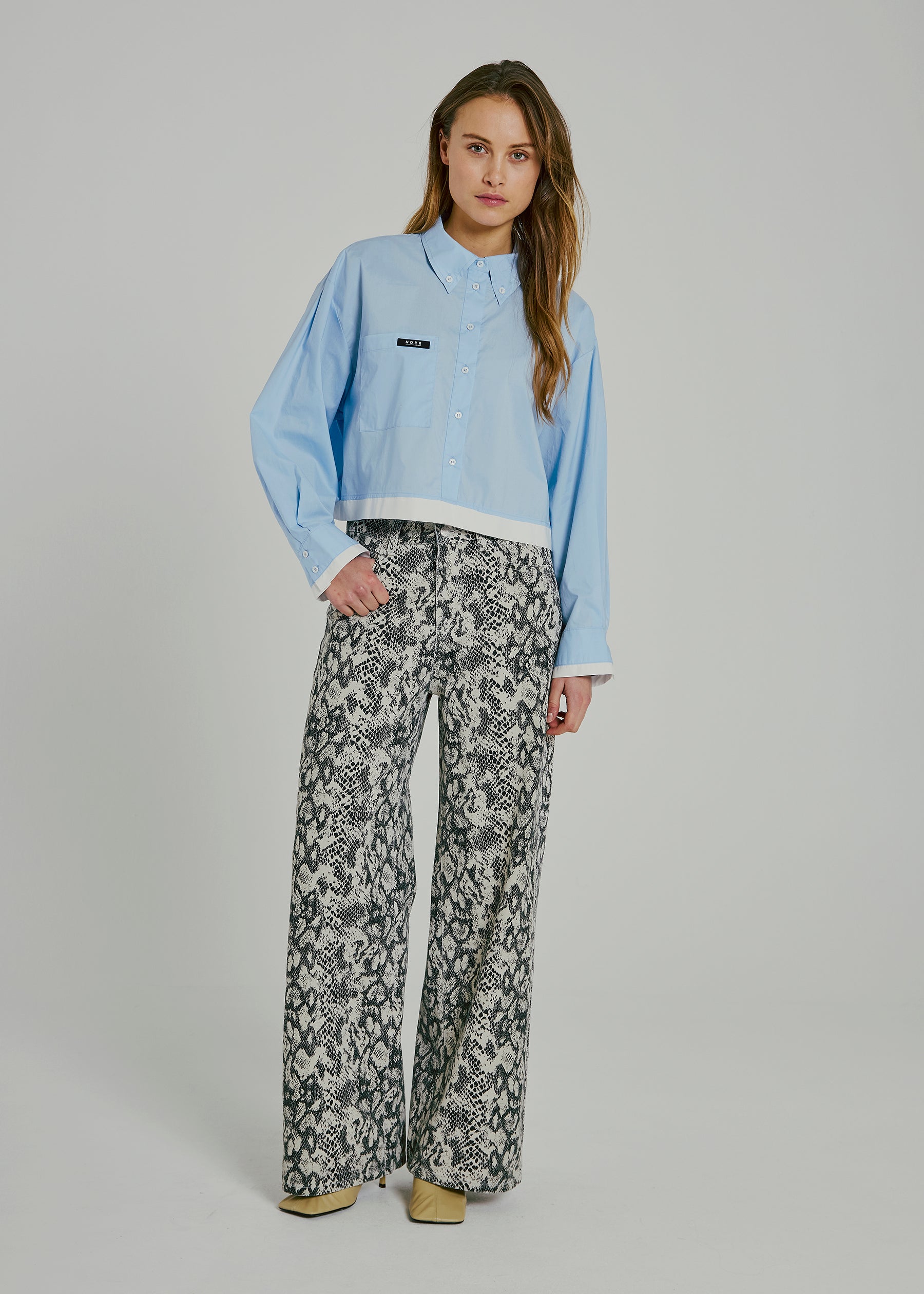 NORR Kenzie wide jeans Pants Snake AOP