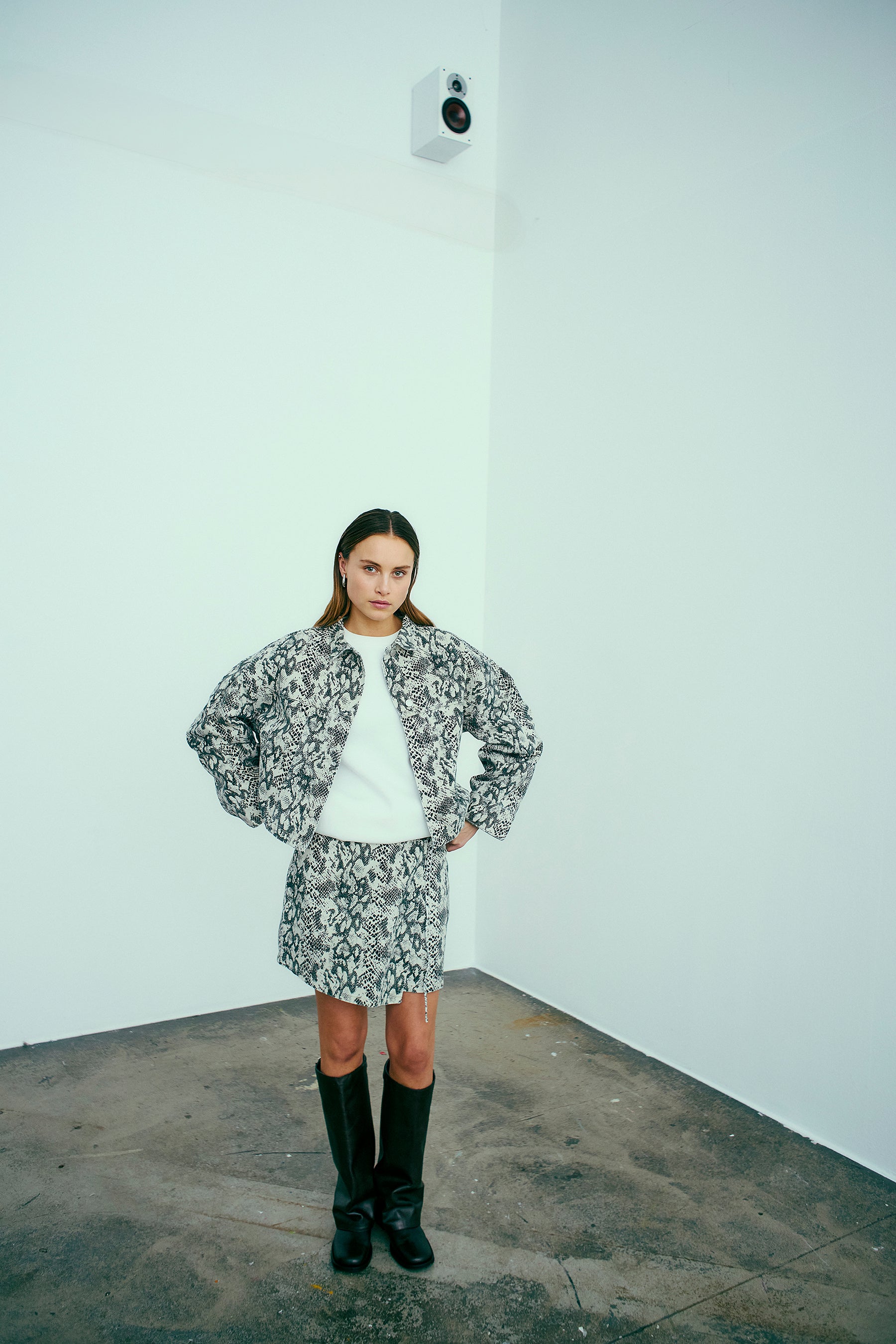 NORR Ninni tie denim skirt Nederdele Snake AOP