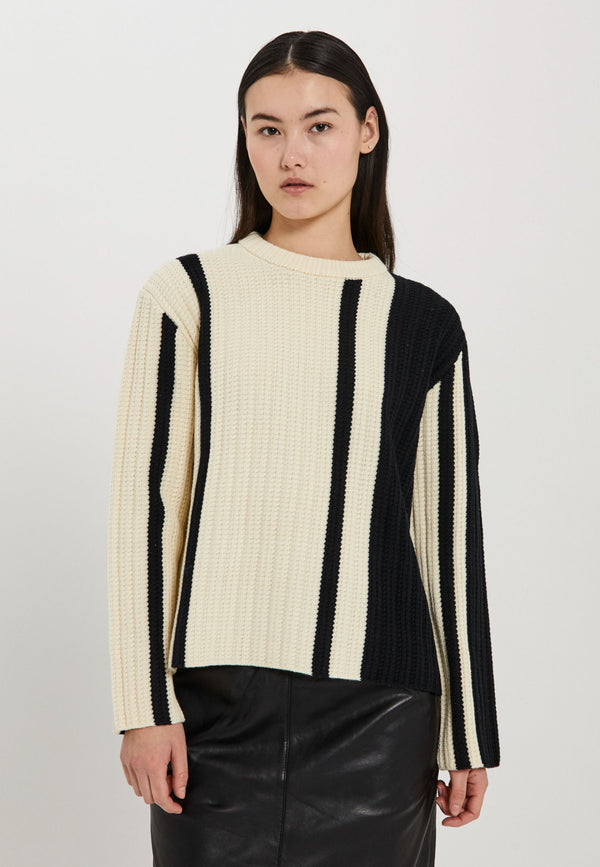 NORR Stilla blocking knit top Tops Off-white w. black detail